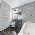 Stylish Luxury Large 4br Kingbed
