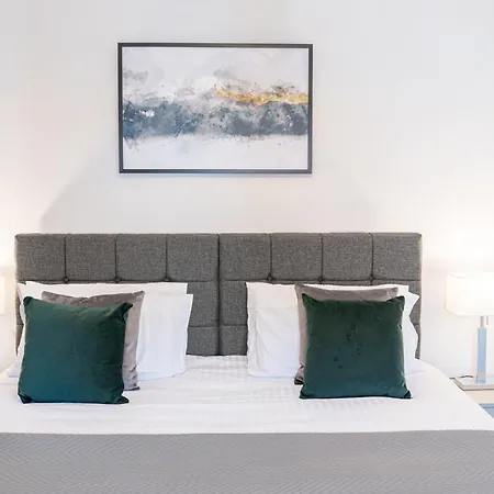 Stylish Luxury Large 4br Kingbed Apartment *