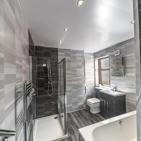 Stylish Luxury Large 4br Kingbed Apartment Barrow-in-Furness