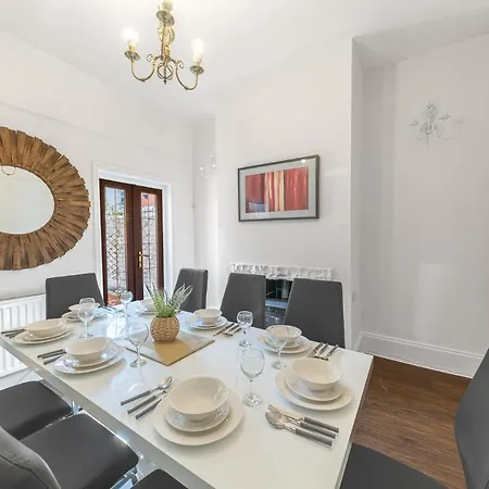 Apartment Stylish Luxury Large 4br Kingbed *